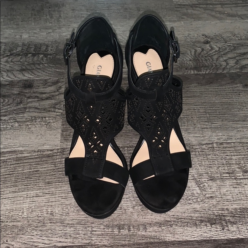 Gianni Bini Black Wedges